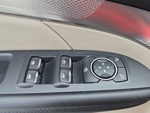Used 2018 Ford Explorer XLT image 27