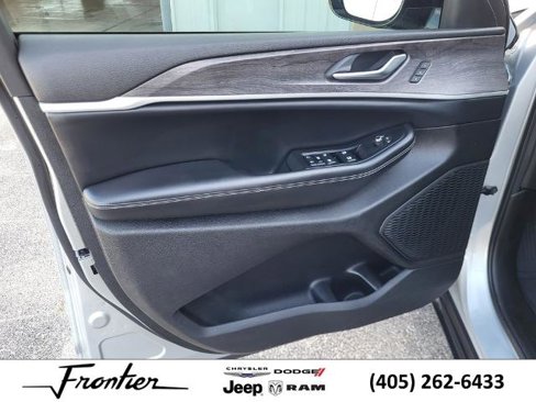 Used 2023 Jeep Grand Cherokee L Limited image 15