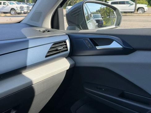 Used 2022 Volkswagen Taos SE image 31