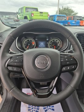Used 2023 Jeep Cherokee Altitude Lux image 28
