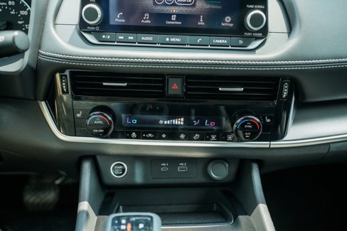 Used 2023 Nissan Rogue SV image 31