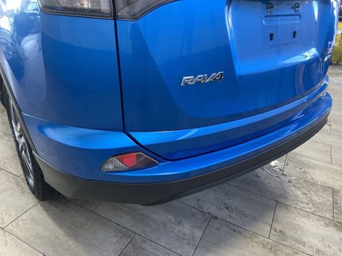 Used 2018 Toyota RAV4 LE image 29