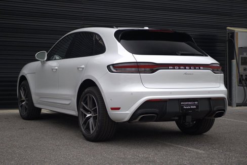 New 2025 Porsche Macan image 3