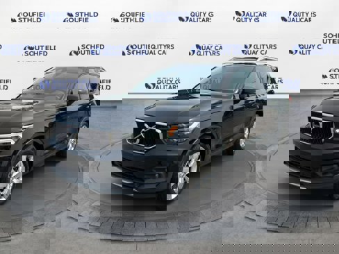Used 2021 Volvo XC40 T5 Momentum image 2