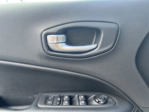 Used 2018 Jeep Compass Latitude image 18