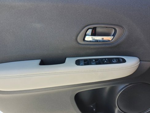 Certified 2021 Honda HR-V LX image 31