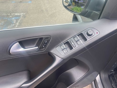 Used 2016 Volkswagen Tiguan SEL image 19