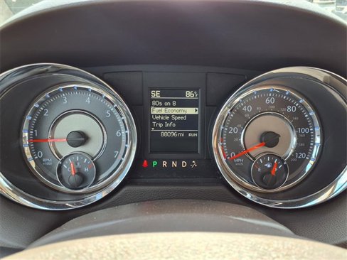 Used 2016 Chrysler Town & Country Touring image 10