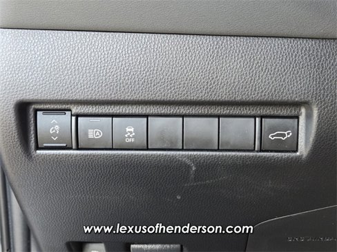 Used 2022 Toyota Venza LE image 22