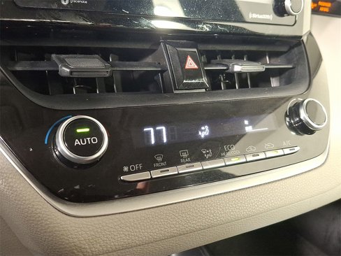 Used 2022 Toyota Corolla LE image 18