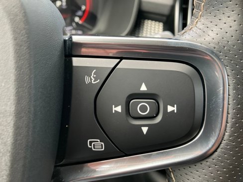 Used 2021 Volvo XC40 T5 R-Design w/ Advanced Package image 22