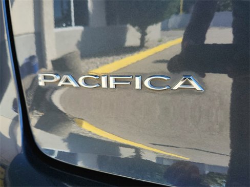 Used 2020 Chrysler Pacifica Touring-L Plus w/ Tire & Wheel Group image 13
