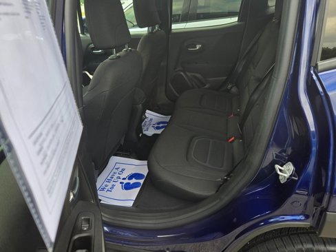 Used 2020 Jeep Renegade Latitude w/ UConnect 8.4 Nav Group image 8