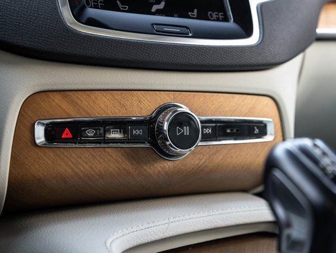 Used 2021 Volvo XC90 T6 Momentum image 23