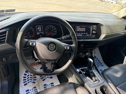 Used 2021 Volkswagen Jetta SE w/ SE Cold Weather Package image 16
