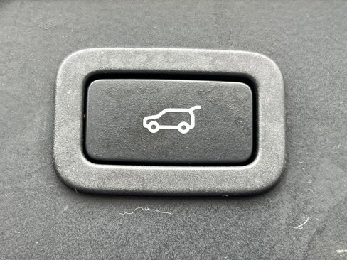 Used 2019 Land Rover Range Rover Velar R-Dynamic SE image 20
