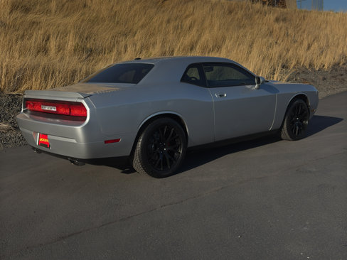 Used 2010 Dodge Challenger R/T image 3