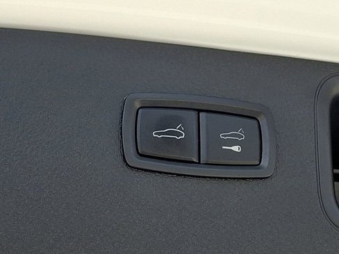 Used 2021 Porsche Macan image 31