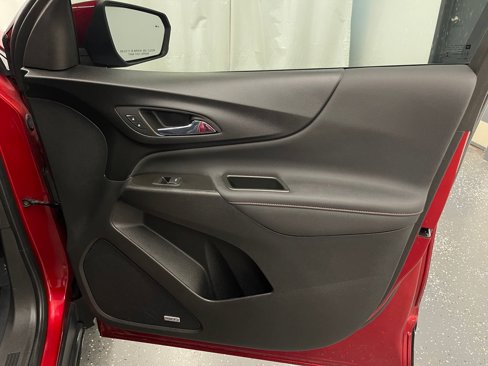Used 2022 Chevrolet Equinox RS w/ RS Leather Package image 7