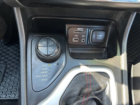 Used 2014 Jeep Cherokee Trailhawk w/ Leather Interior Group image 15