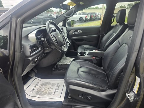 Used 2019 Chrysler Pacifica Touring-L Plus w/ Advanced Safetytec Group image 8