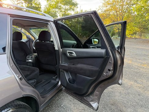 Used 2014 Nissan Pathfinder SV image 19