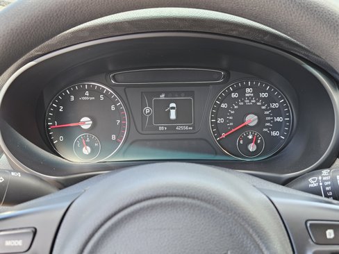 Used 2017 Kia Sorento L image 30