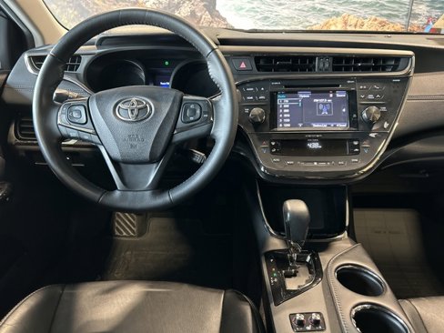 Used 2016 Toyota Avalon XLE Premium image 3