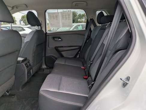 Used 2021 Nissan Rogue SV image 14
