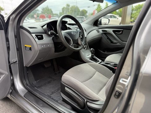 Used 2014 Hyundai Elantra SE image 15
