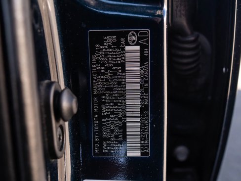 Used 2018 Toyota Corolla LE image 44