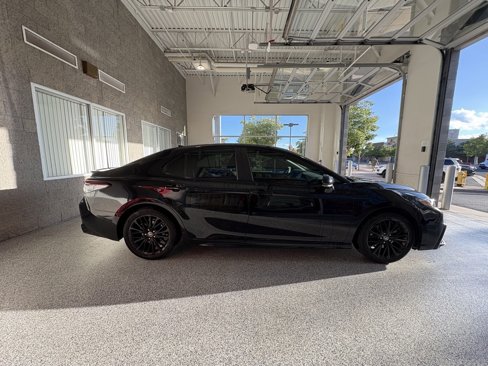 Used 2021 Toyota Camry SE image 3
