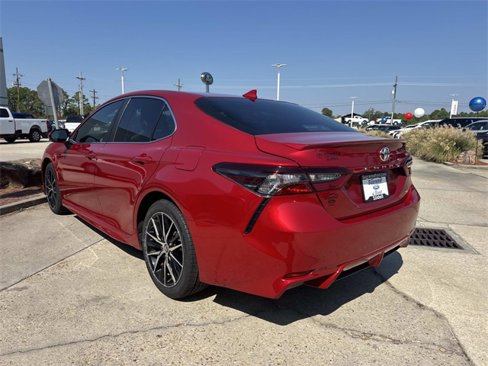 Used 2022 Toyota Camry SE image 4