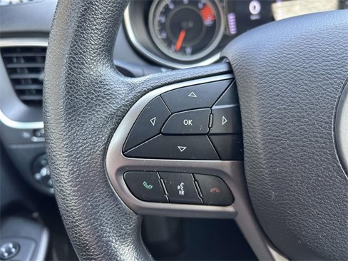 Used 2019 Jeep Cherokee Latitude w/ Popular Appearance Group image 24
