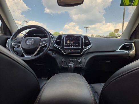 Used 2019 Jeep Cherokee Limited image 14