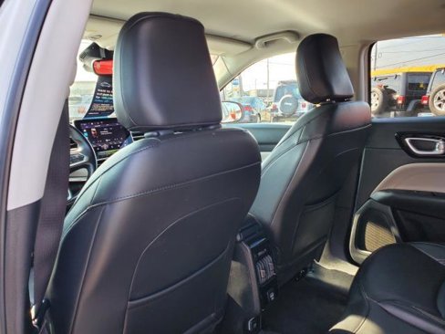 Used 2022 Jeep Compass Limited image 24