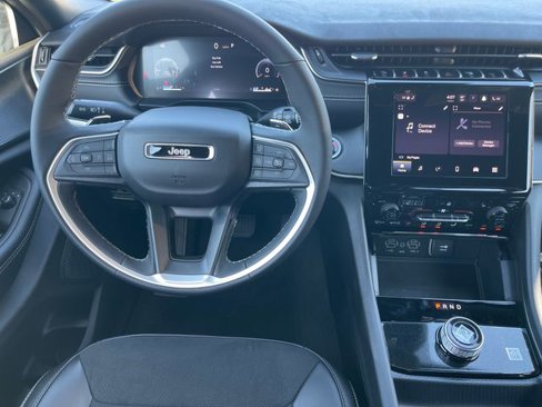 New 2025 Jeep Grand Cherokee Altitude image 17