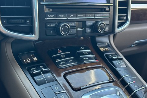 Used 2014 Porsche Cayenne S image 18