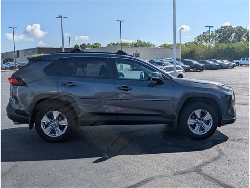 Used 2022 Toyota RAV4 XLE w/ Convenience Package image 8
