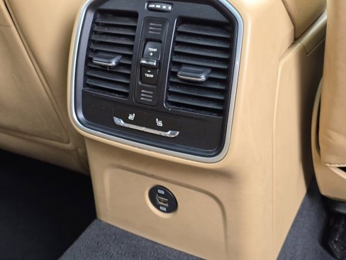 Used 2018 Porsche Macan image 32