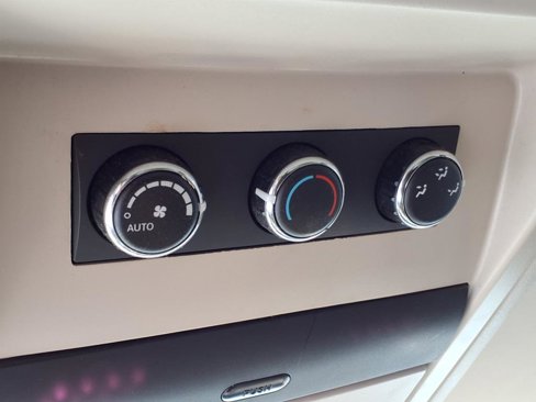 Used 2016 Chrysler Town & Country Touring image 24