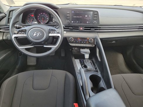 Used 2023 Hyundai Elantra SEL image 10