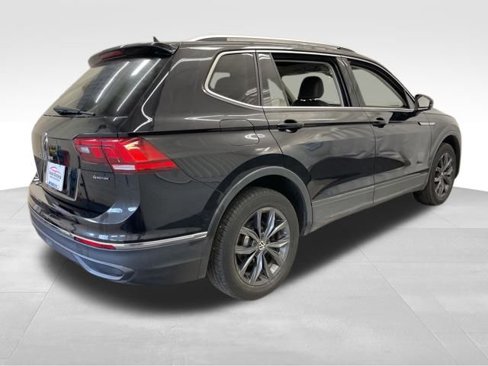 Used 2022 Volkswagen Tiguan SE w/ Panoramic Sunroof Package image 7