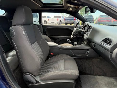 Used 2015 Dodge Challenger SXT w/ Driver Convenience Group image 16