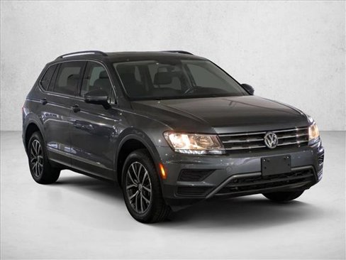 Used 2020 Volkswagen Tiguan SE w/ Panoramic Sunroof Package image 3