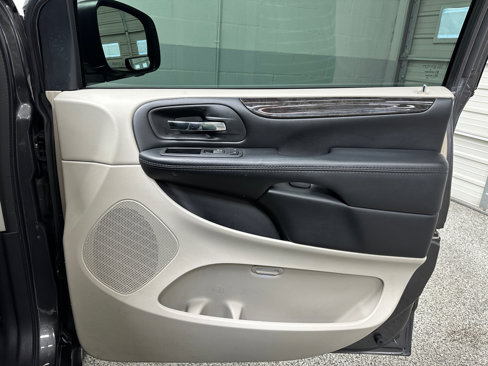 Used 2020 Dodge Grand Caravan SE w/ UConnect Hands-Free Group image 20
