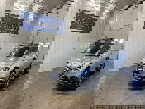 Used 2016 Subaru Outback 3.6R Limited image 1