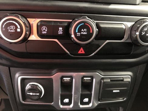 Used 2018 Jeep Wrangler Sport image 18