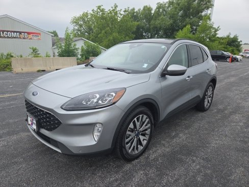 Used 2022 Ford Escape Titanium image 1