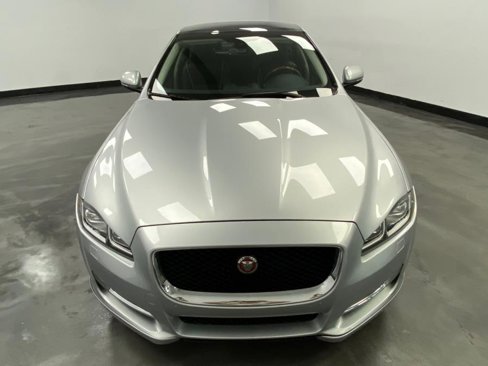 Used 2017 Jaguar XJ R-Sport image 9